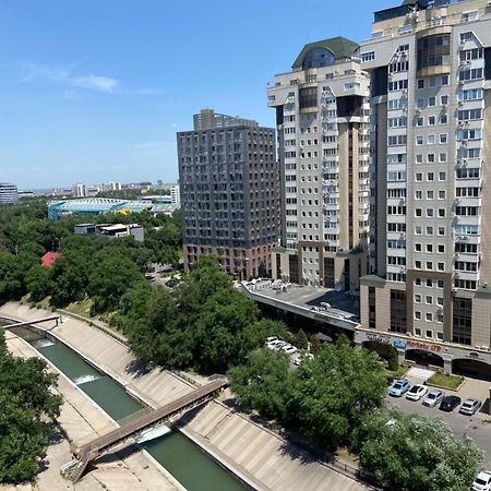 Квартира В Центре Алматы ภายนอก รูปภาพ